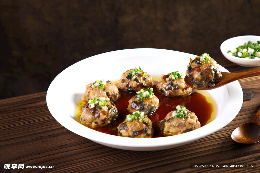 鸡油露蒸皮蛋肉圆