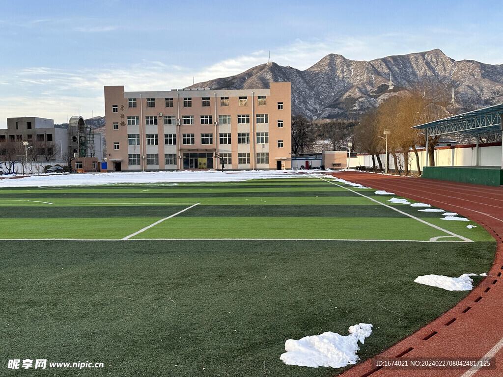 跑道雪景