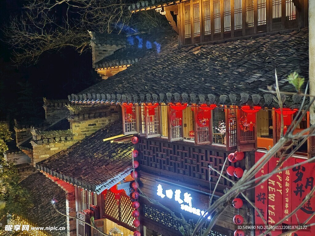 婺源篁岭花溪水街夜景图片