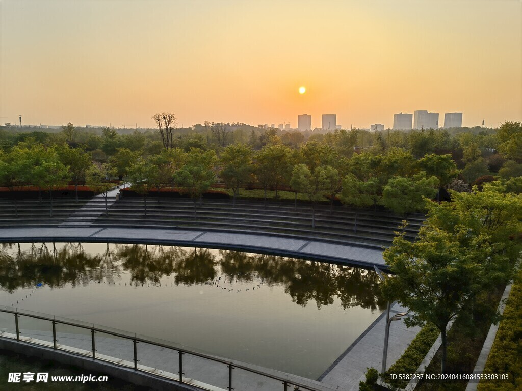 公园夕阳落日
