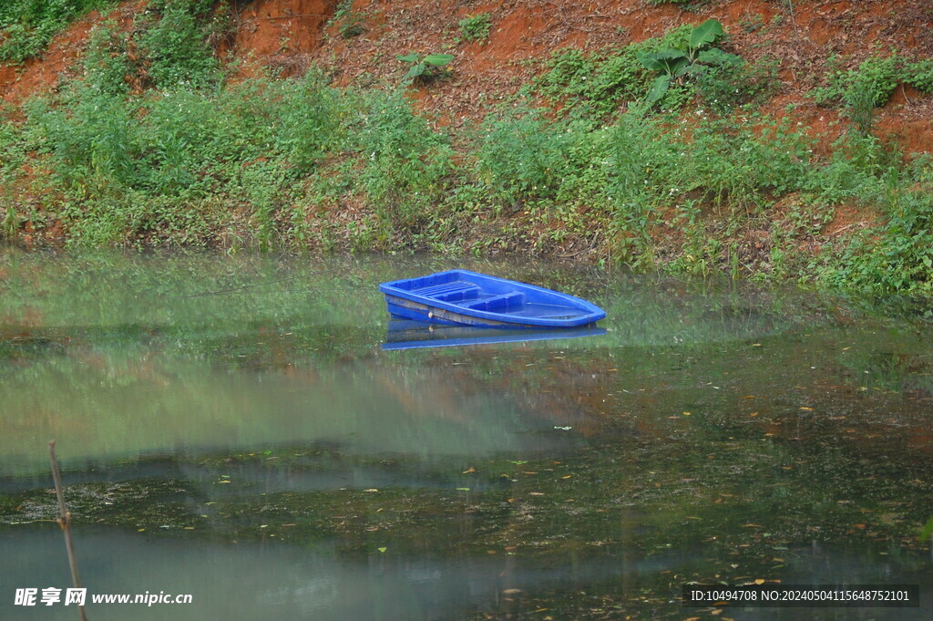鱼塘小船
