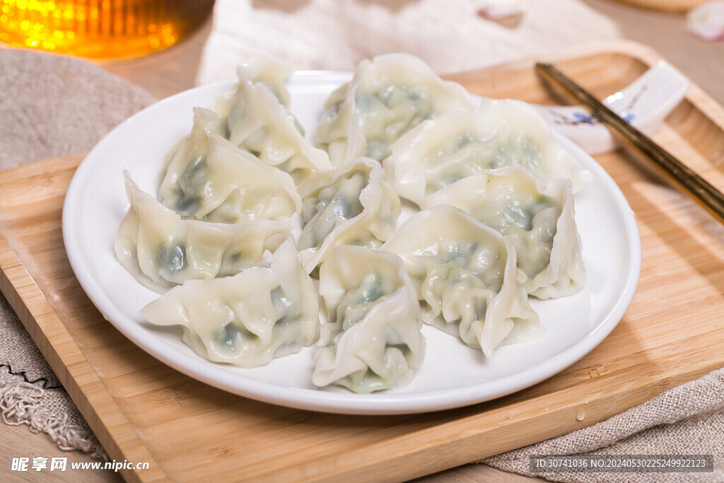 一盘韭菜馅水饺