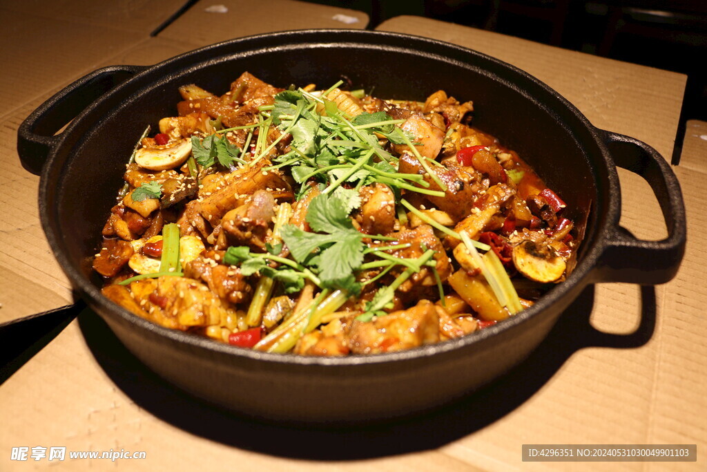 干锅 炒鸡 铁锅