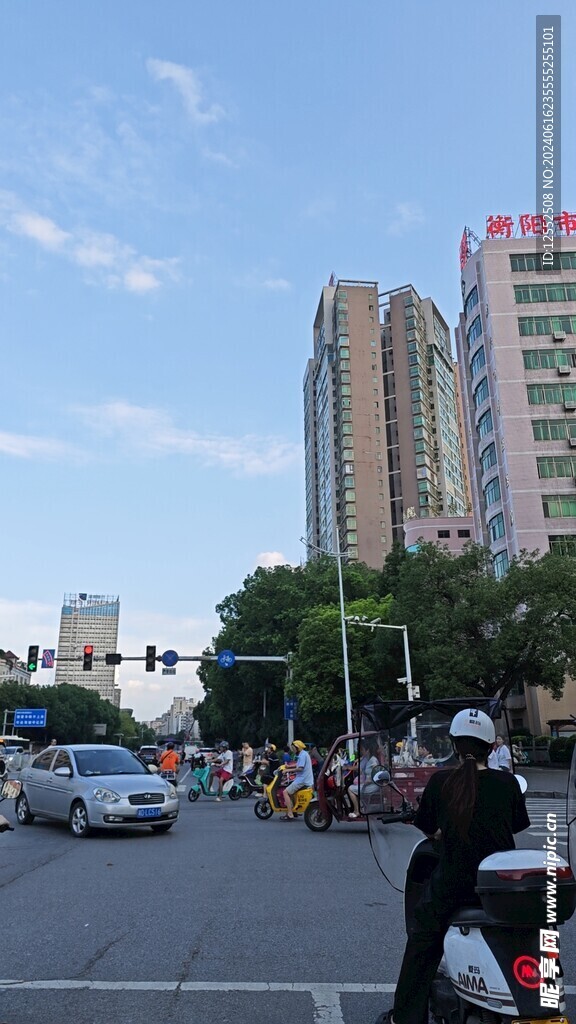车 电动车 建筑 天空