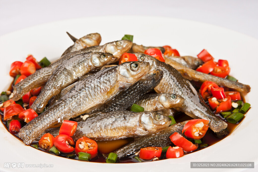 湖南长沙香辣火焙鱼摆盘照