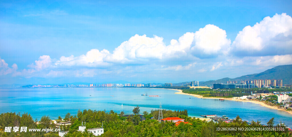 蓝天白云自然海滩沙滩背景