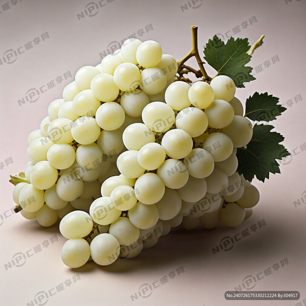 一串白葡萄 纯色背景