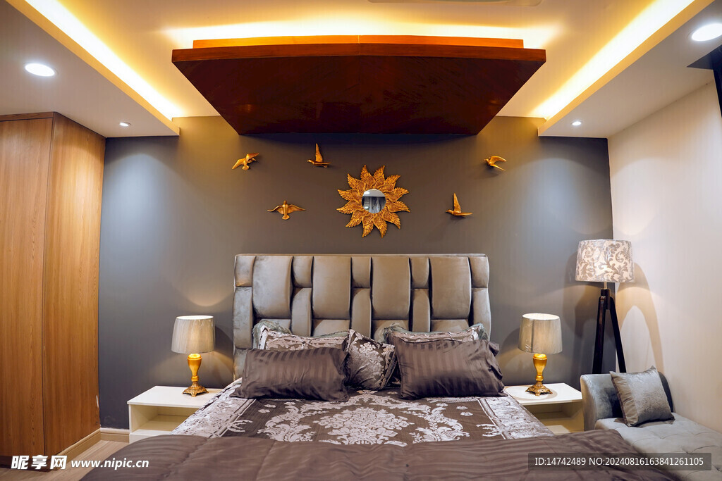 豪华卧室双人床