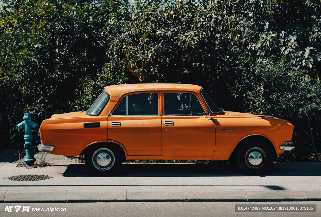 橙色老爷车汽车