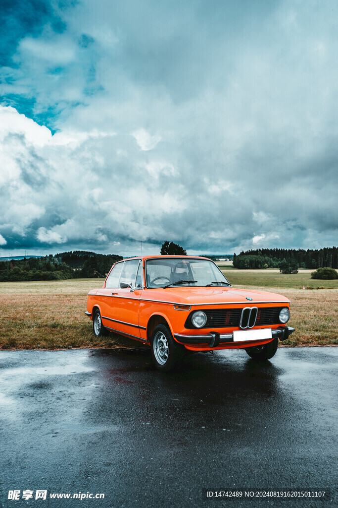 橙色复古汽车