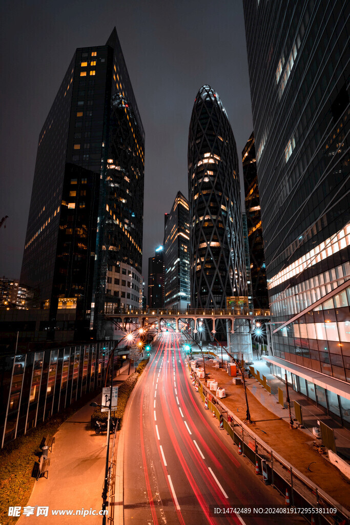 灯火通明城市公路