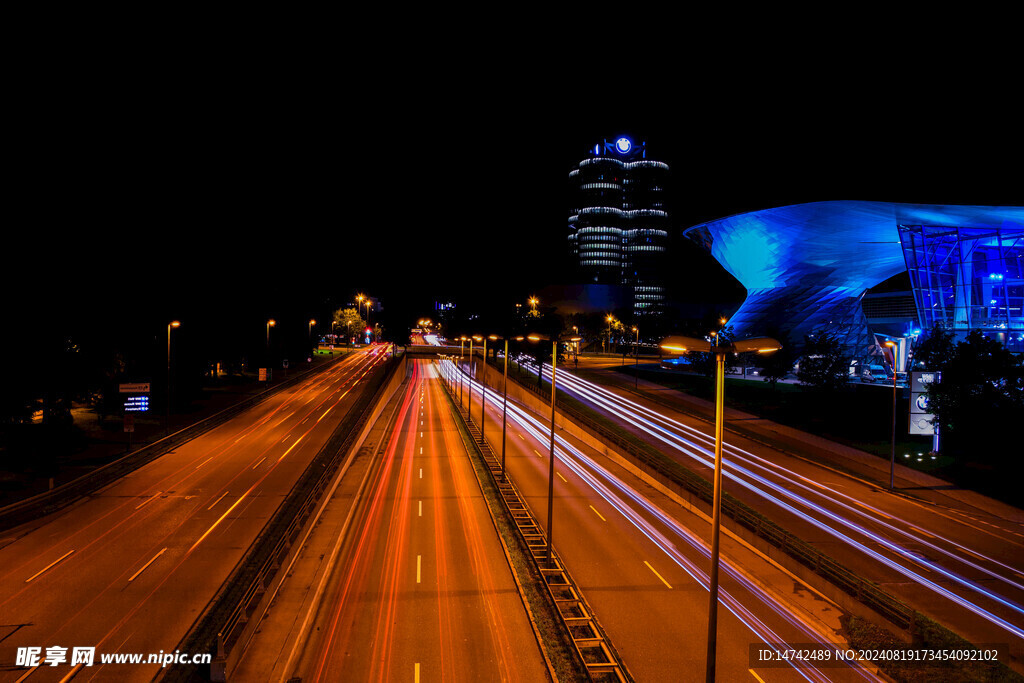 夜晚马路景观