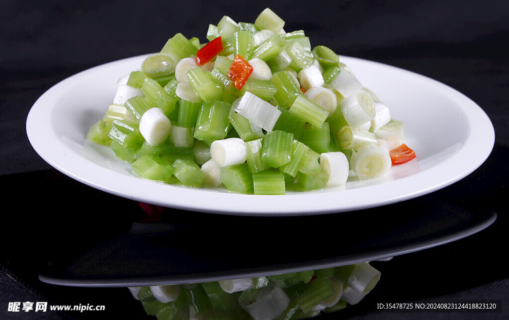 葱丁拌西芹