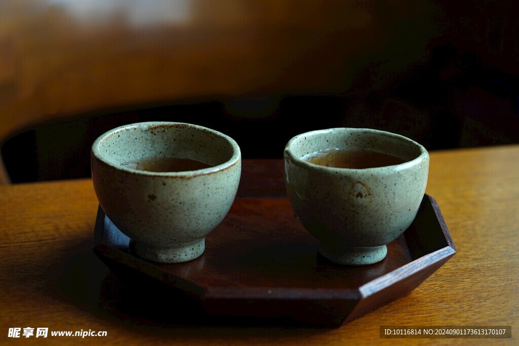 茶杯茶水