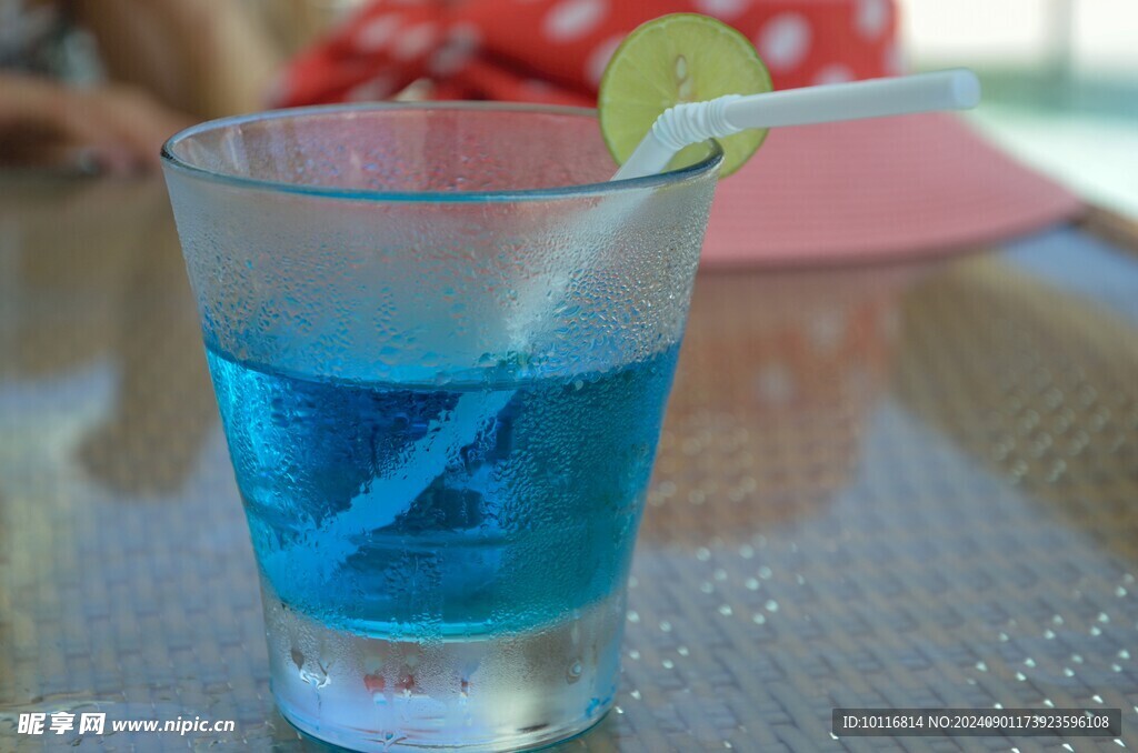 蓝色冰镇饮品