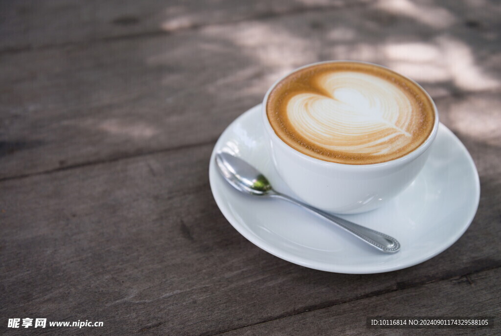 拿铁拉花咖啡