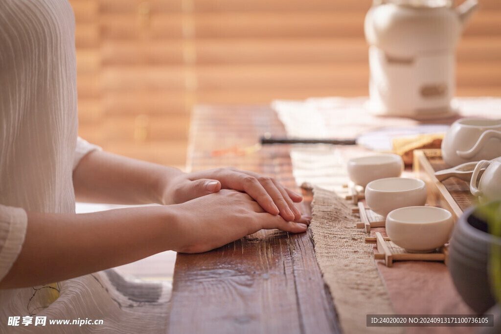 茶艺师白瓷茶具