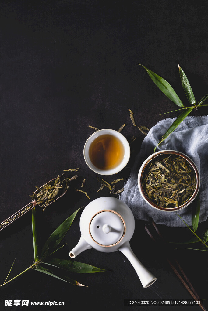 白瓷侧把壶泡茶龙井