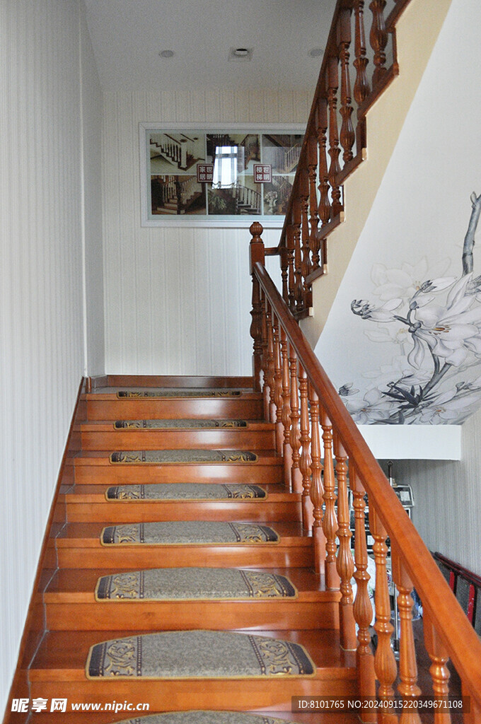 新中式木板台阶