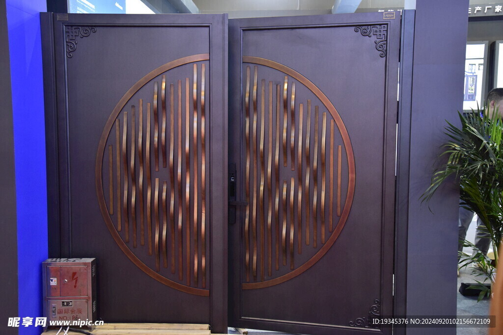 精雕铸铝门
