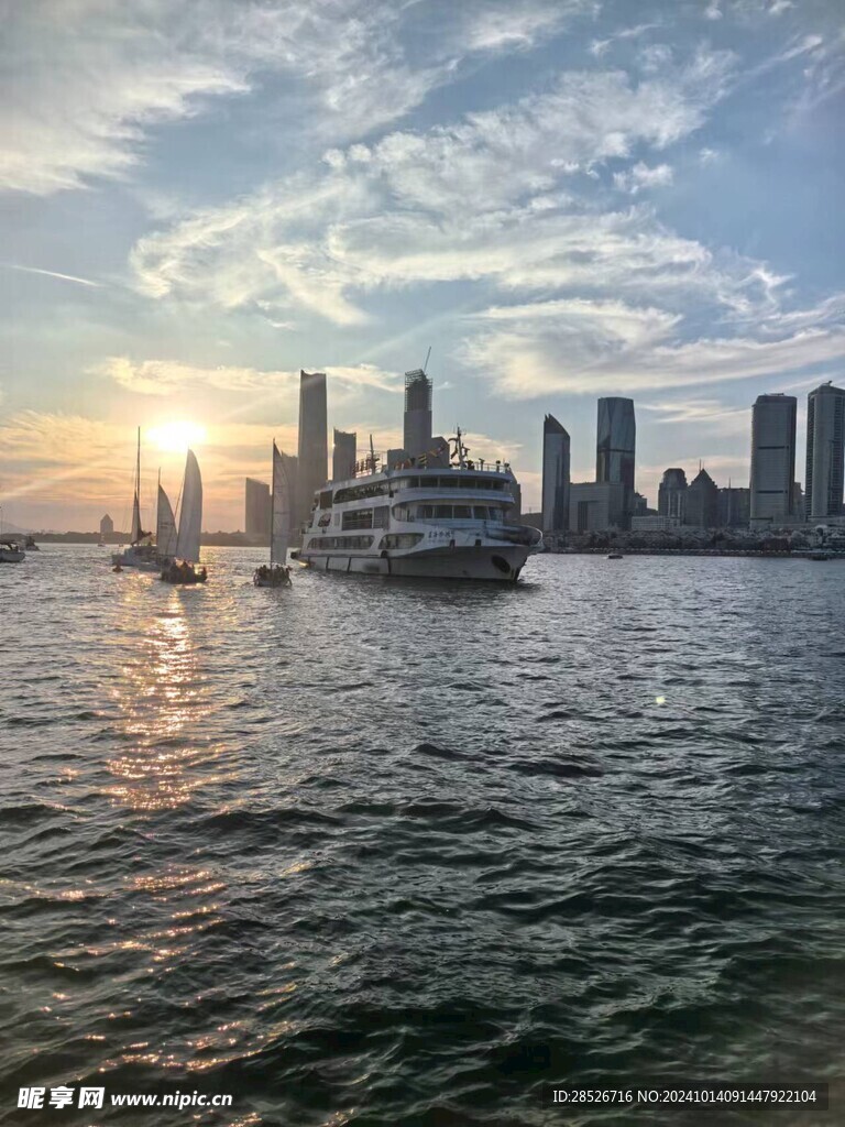 游艇 晚霞 大海