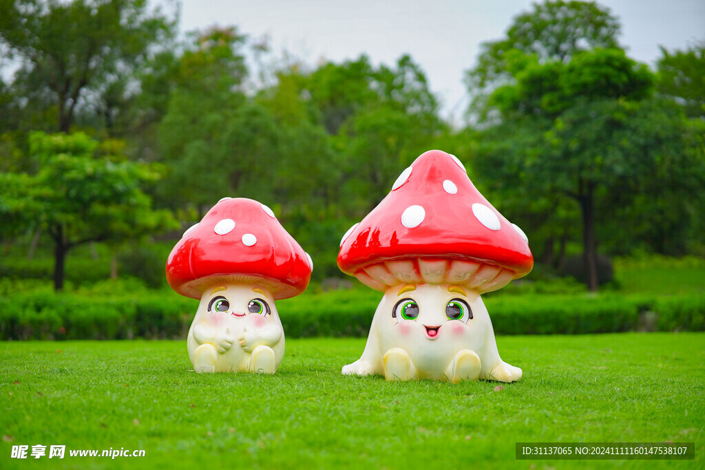 卡通蘑菇雕塑摆件公仔模型