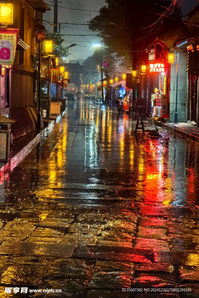 古城雨夜