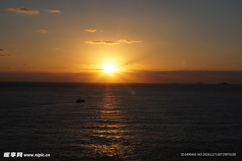 海上日出