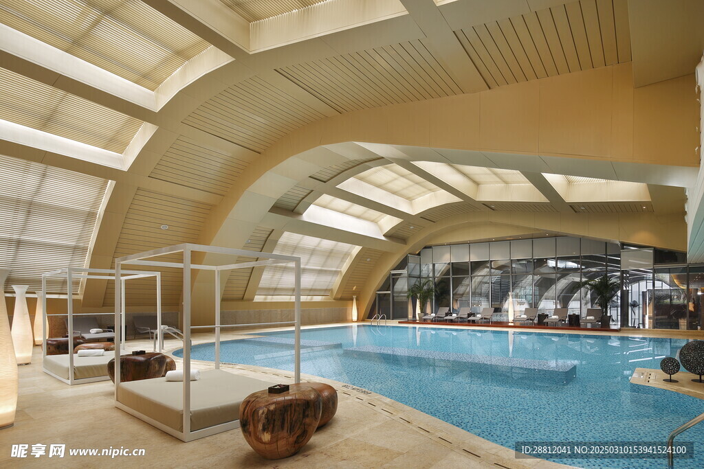酒店室内恒温游泳池