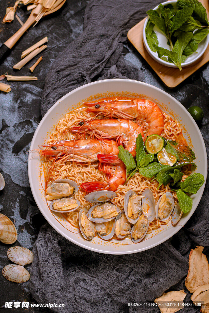 海鲜面 鲜虾面 花甲面