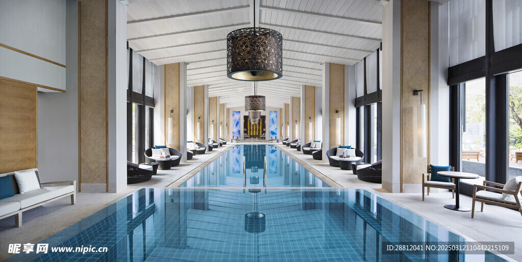 室内恒温游泳池