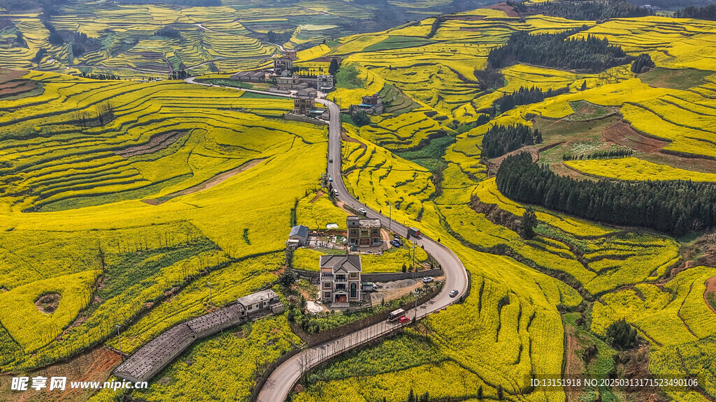 云南罗平钻天坡转角