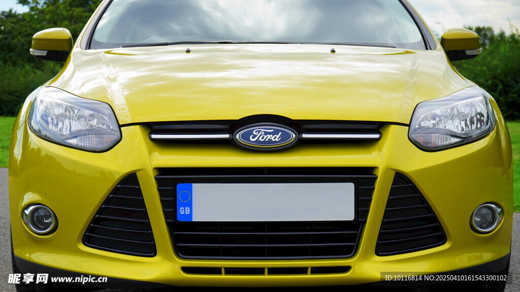 黄色福特汽车