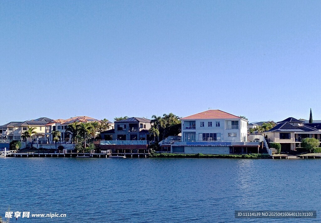 湖畔美宅 宁静水岸风光