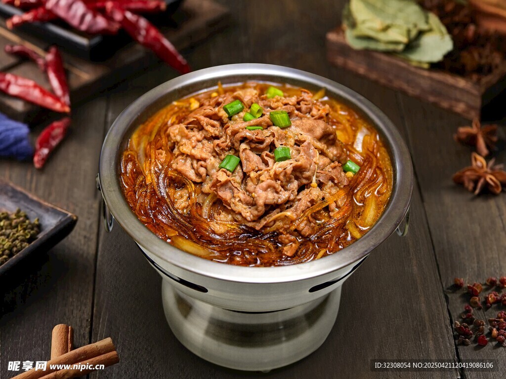 美味热气腾腾的特色火锅
