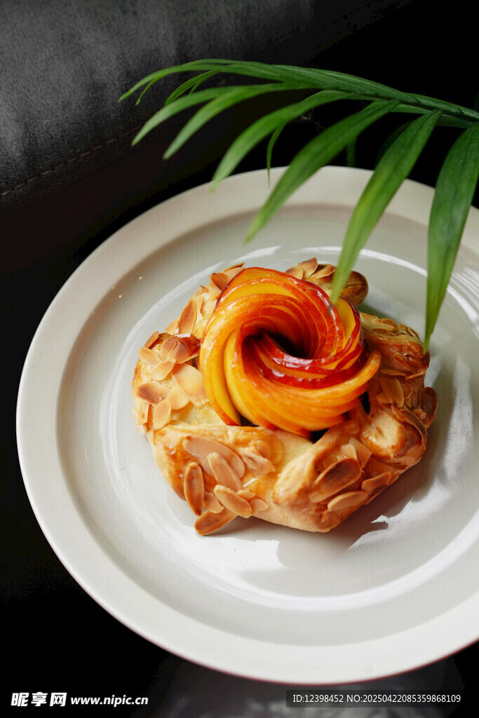 精致摆盘的创意美食