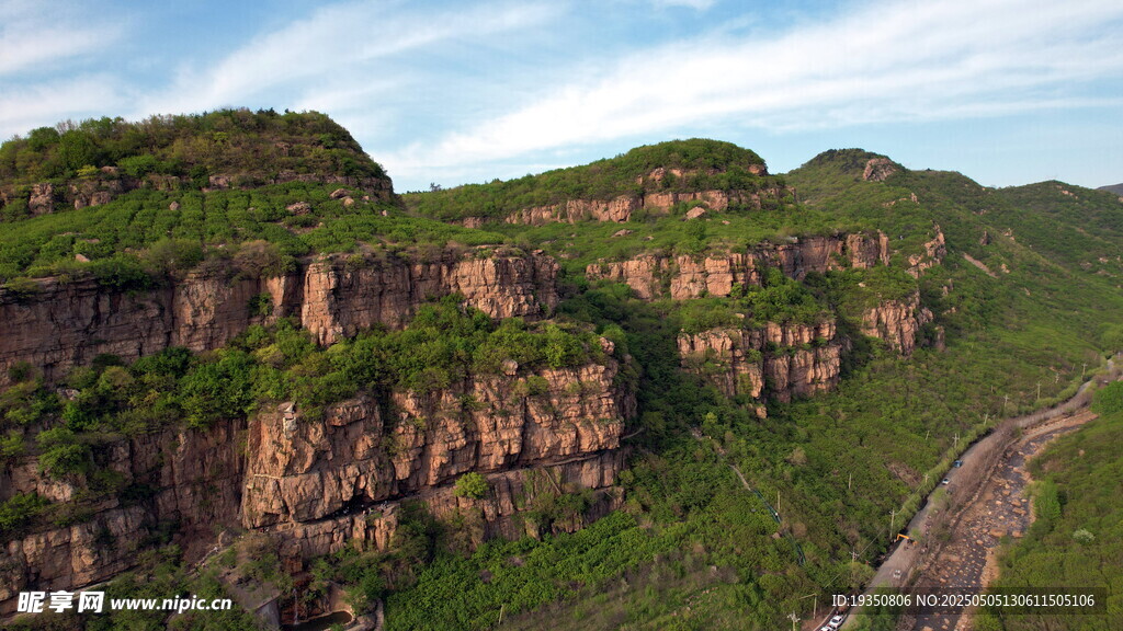 辽阳人参谷悬崖景色