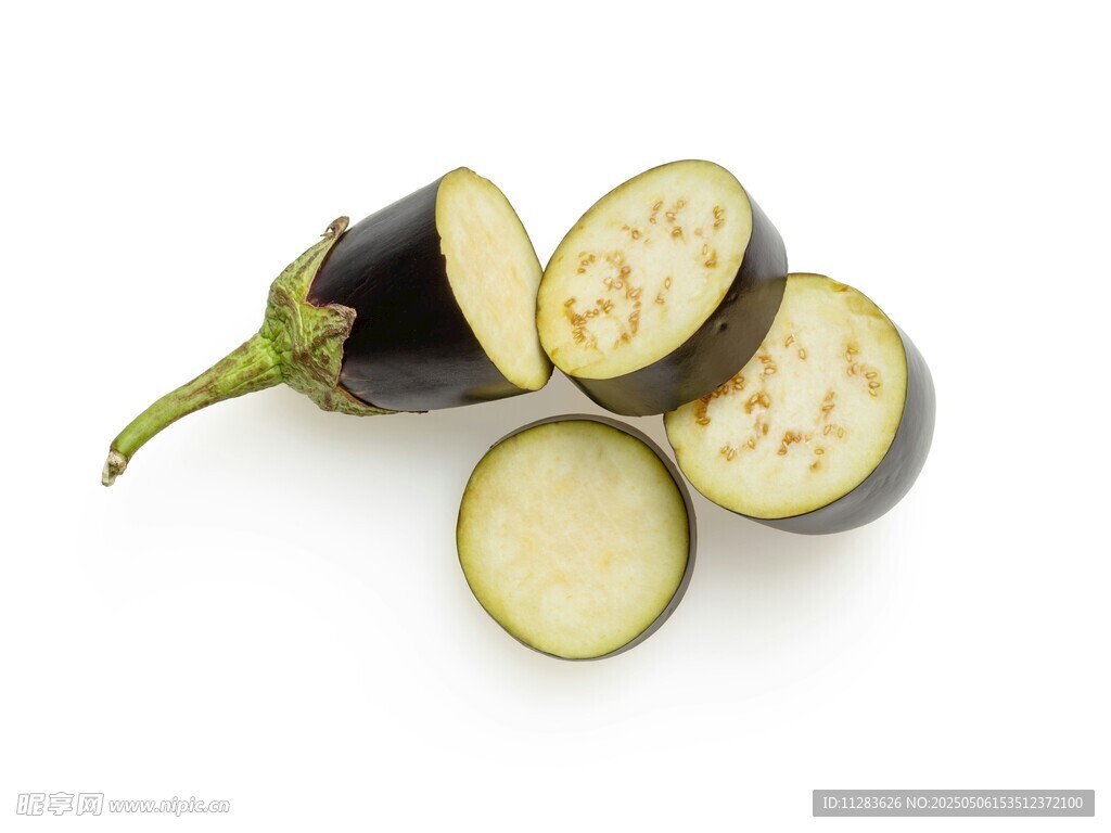 切开的新鲜茄子