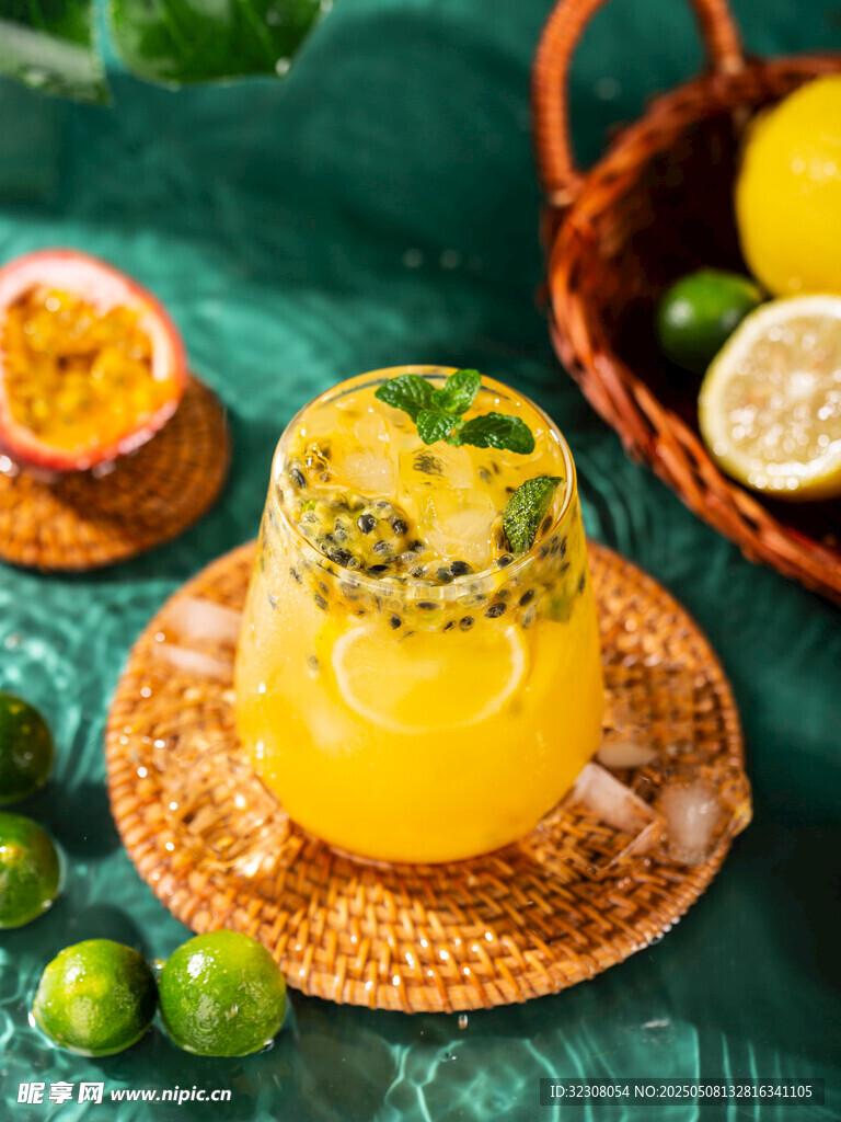 百香果饮品搭配新鲜水果