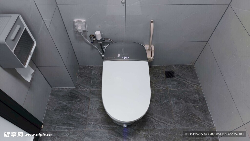 现代简约风格卫生间马桶