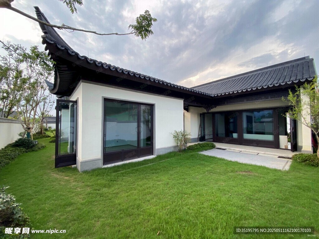 中式庭院别墅 绿意环绕