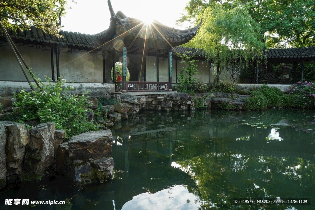 中式园林池塘美景