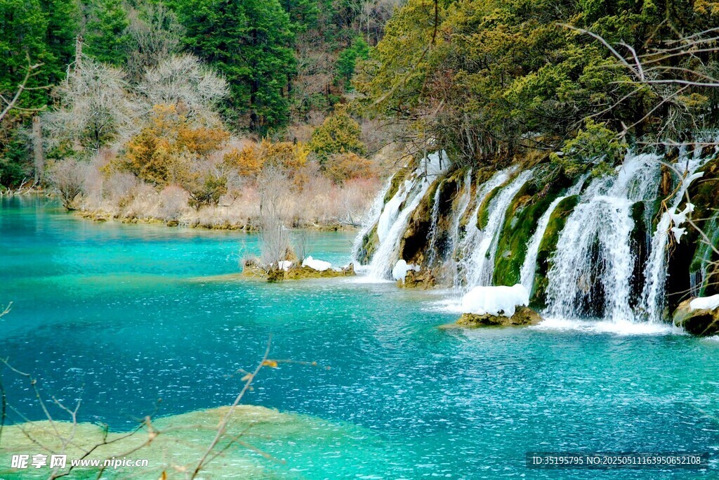 梦幻蓝瀑山水美景