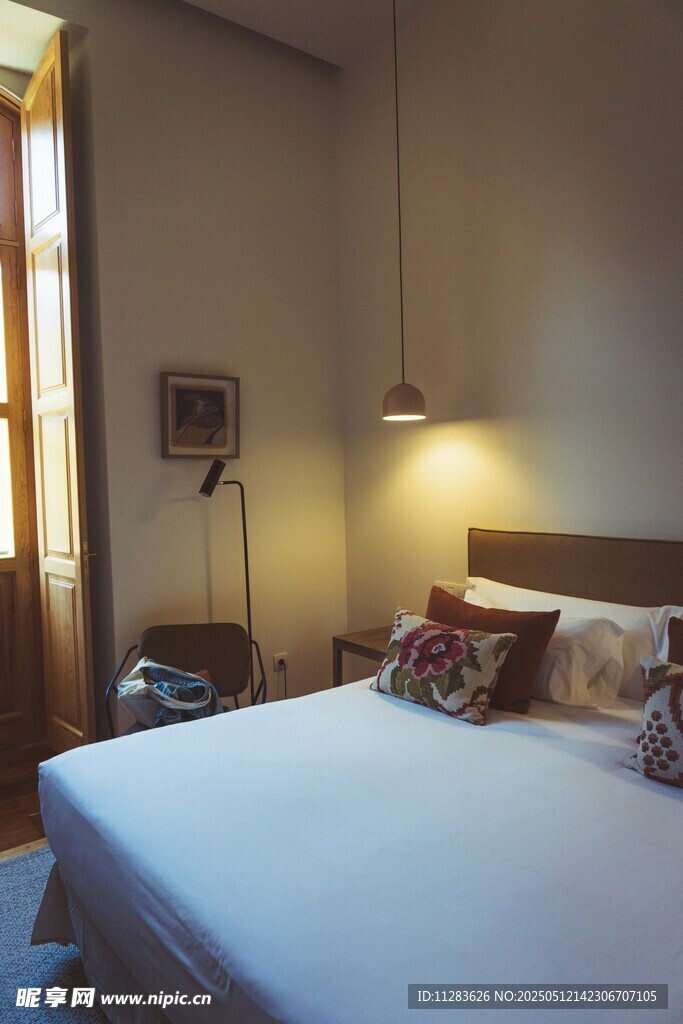 温馨舒适的卧室室内场景