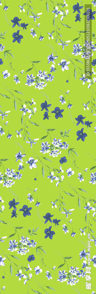 绿色背景上的蓝白小花