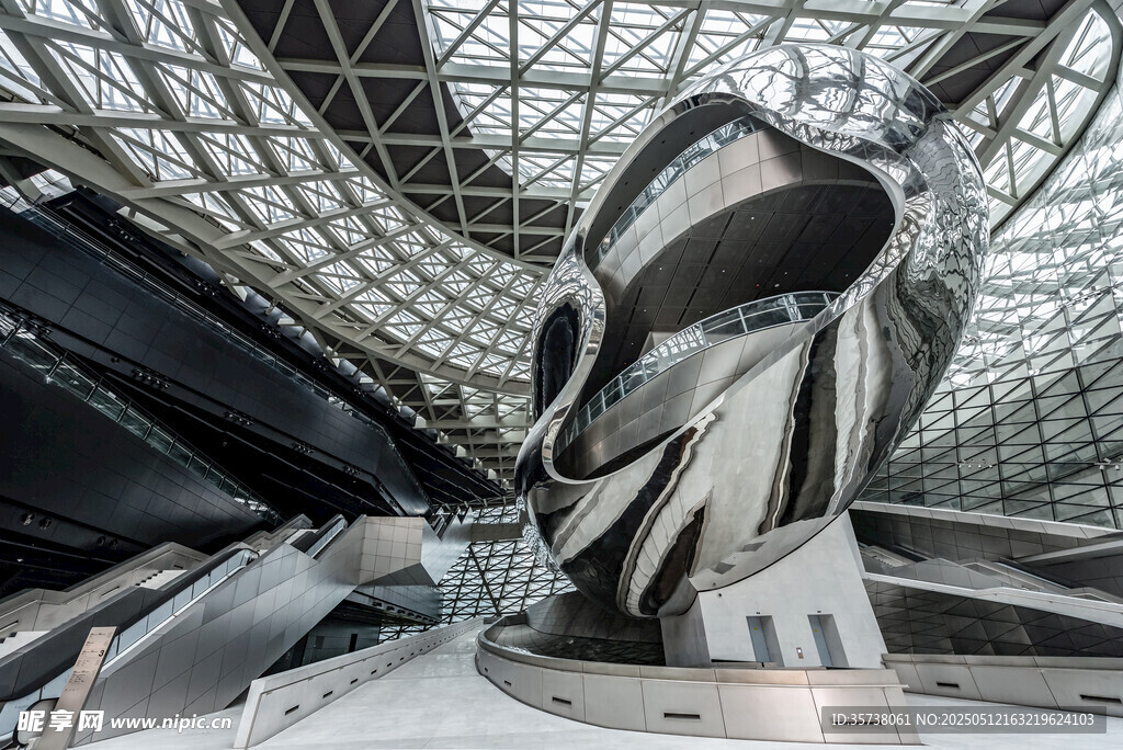 现代艺术风格的建筑内部