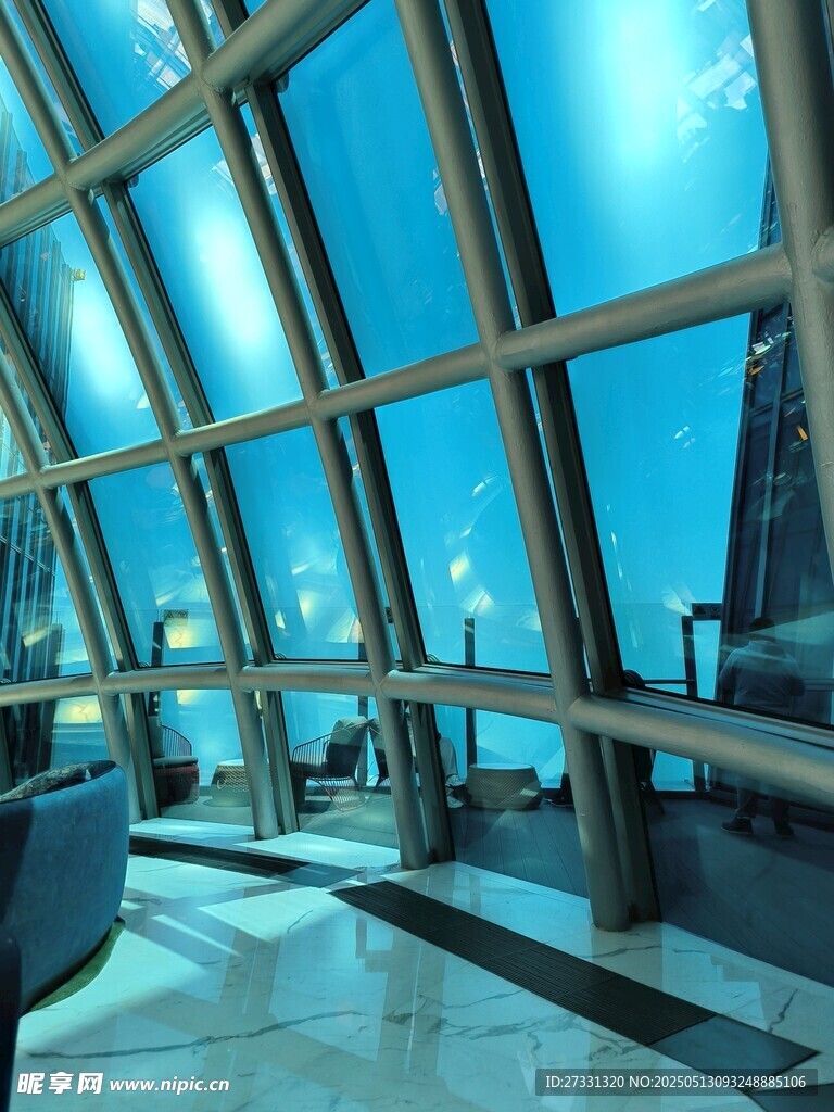 现代玻璃幕墙室内景观