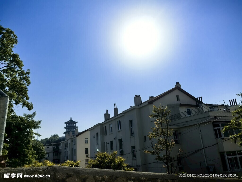 阳光下的欧式建筑景观