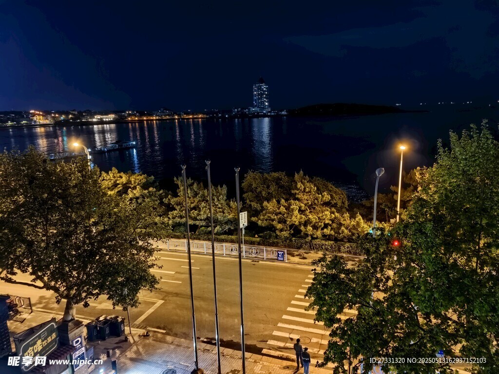 夜晚城市河畔美丽夜景