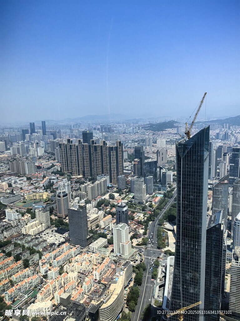 俯瞰繁华都市建筑群